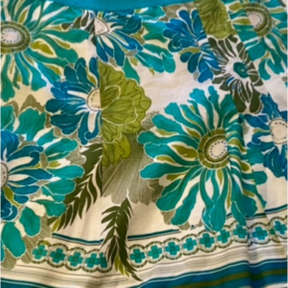 Floral Ann Taylor Petites skirt In turquoise and green! How cute is this! 🤗🩵💚